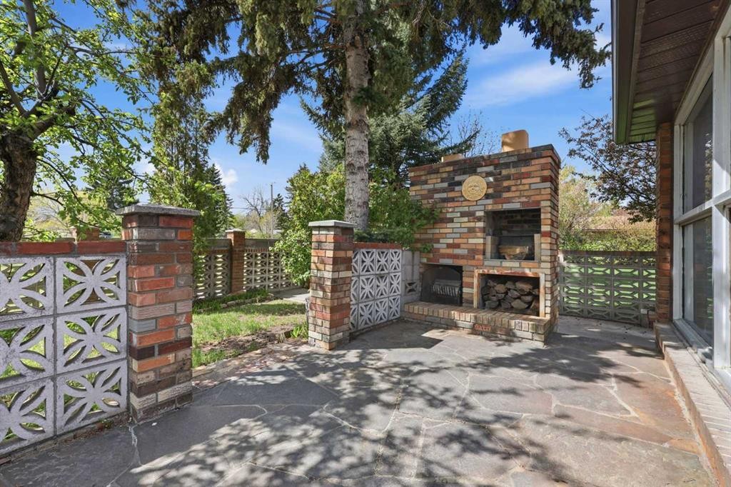 480 Berkley Crescent Nw, Calgary, AB - Outdoor