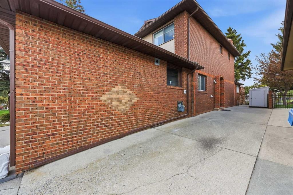 480 Berkley Crescent Nw, Calgary, AB - Outdoor With Exterior