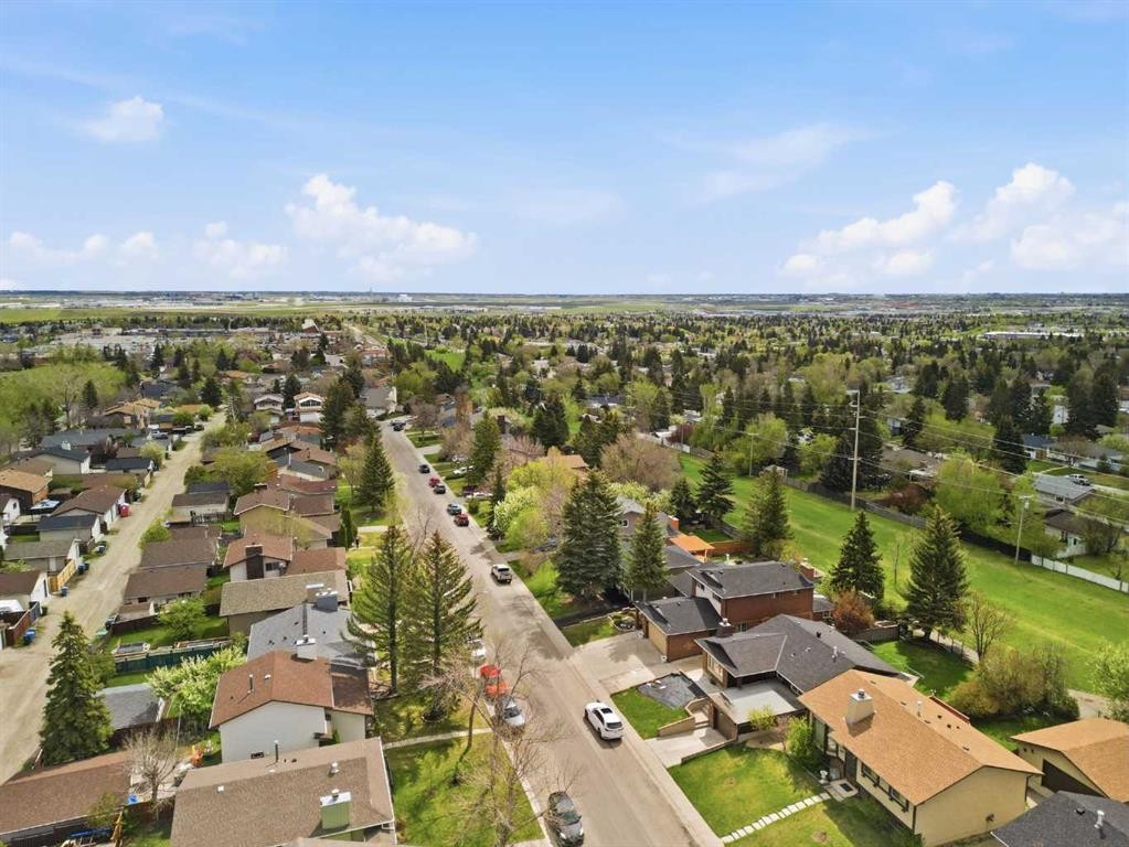 480 Berkley Crescent Nw, Calgary, AB - Outdoor With View