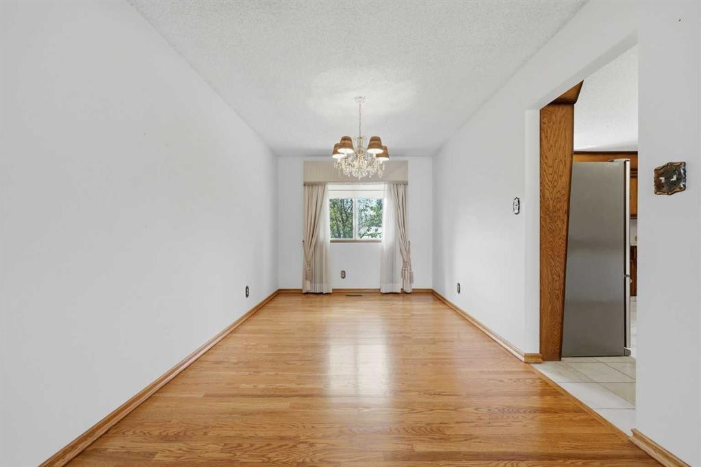 480 Berkley Crescent Nw, Calgary, AB - Indoor Photo Showing Other Room