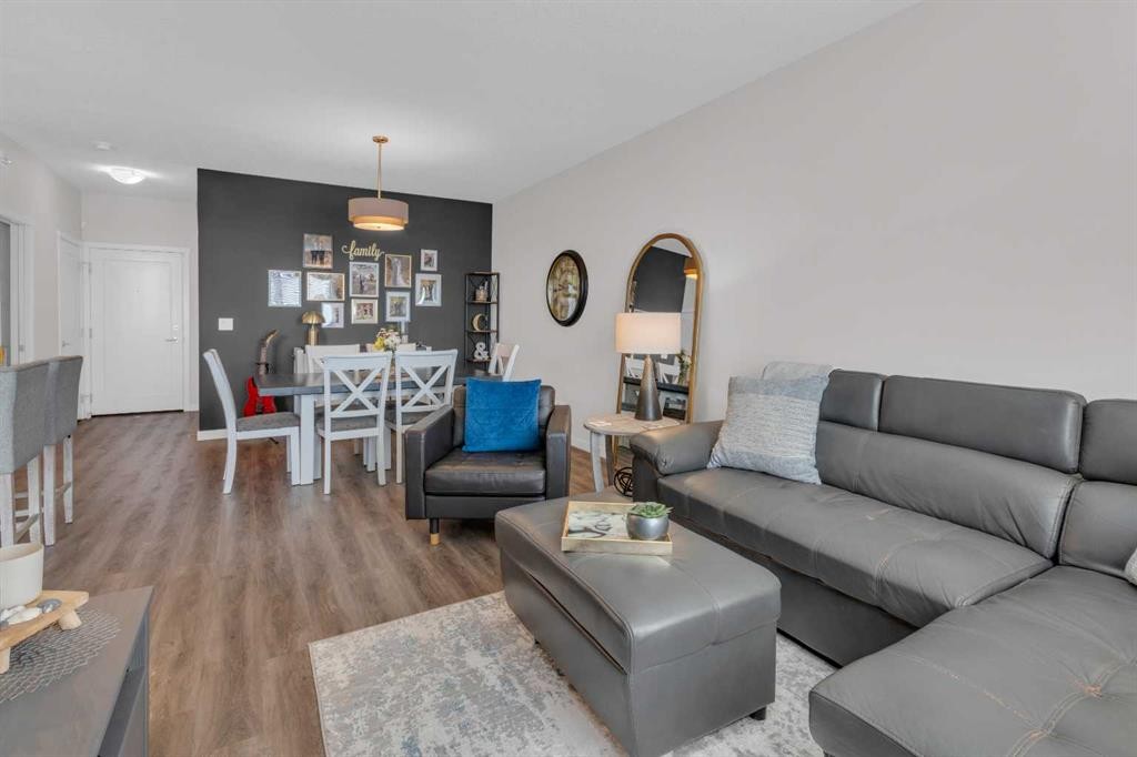 101-30 Shawnee Common Sw, Calgary, AB - Indoor Photo Showing Living Room