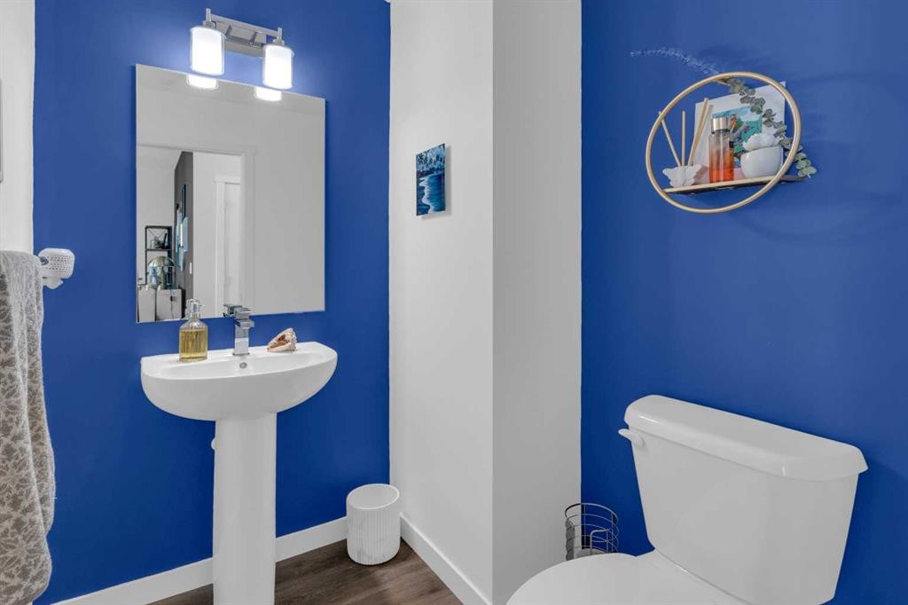 101-30 Shawnee Common Sw, Calgary, AB - Indoor Photo Showing Bathroom