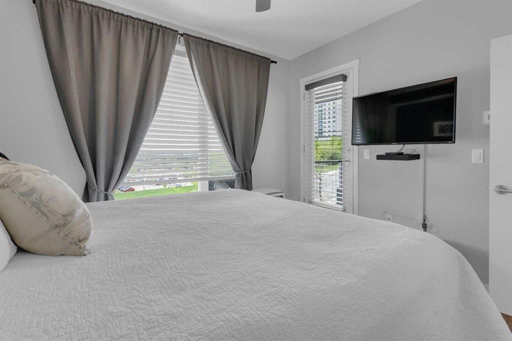 101-30 Shawnee Common Sw, Calgary, AB - Indoor Photo Showing Bedroom
