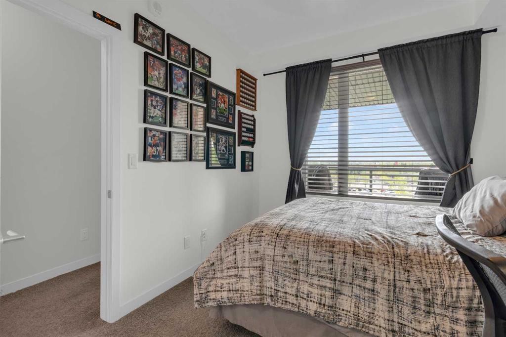 101-30 Shawnee Common Sw, Calgary, AB - Indoor Photo Showing Bedroom