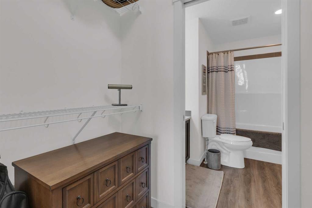 101-30 Shawnee Common Sw, Calgary, AB - Indoor Photo Showing Bathroom