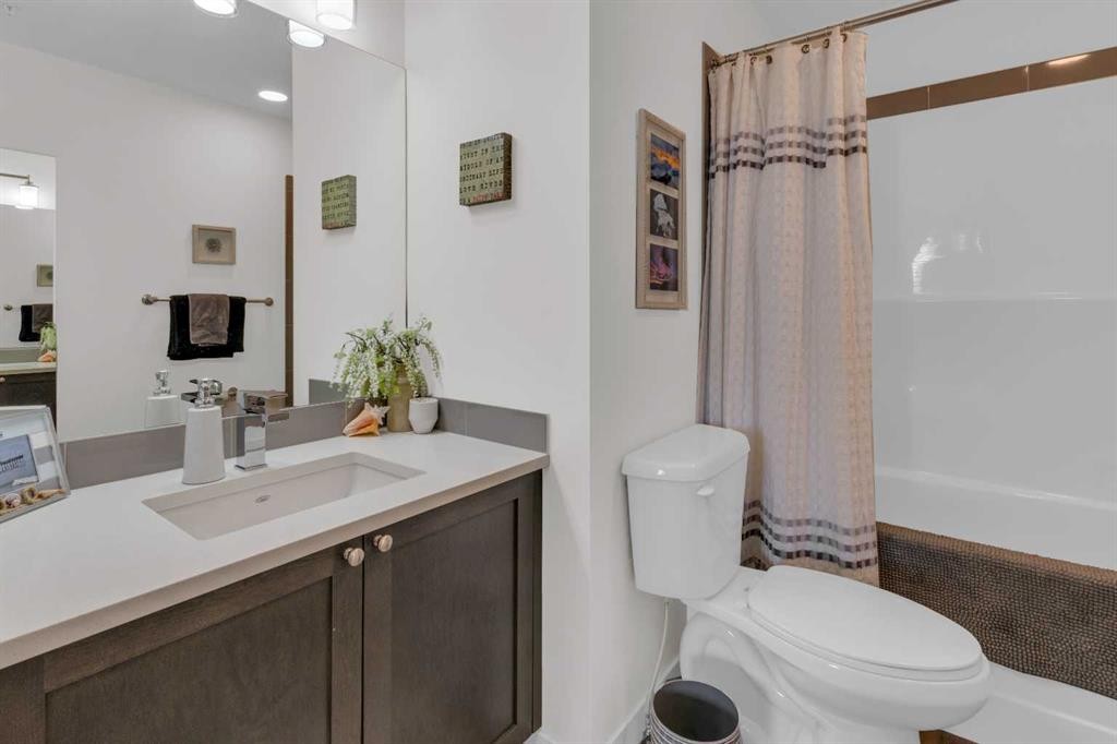 101-30 Shawnee Common Sw, Calgary, AB - Indoor Photo Showing Bathroom