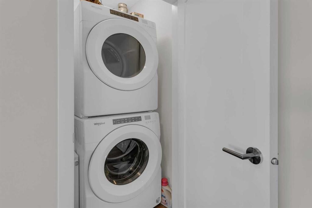 101-30 Shawnee Common Sw, Calgary, AB - Indoor Photo Showing Laundry Room