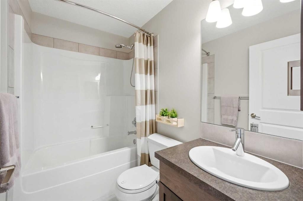 236 Auburn Springs Close Se, Calgary, AB - Indoor Photo Showing Bathroom