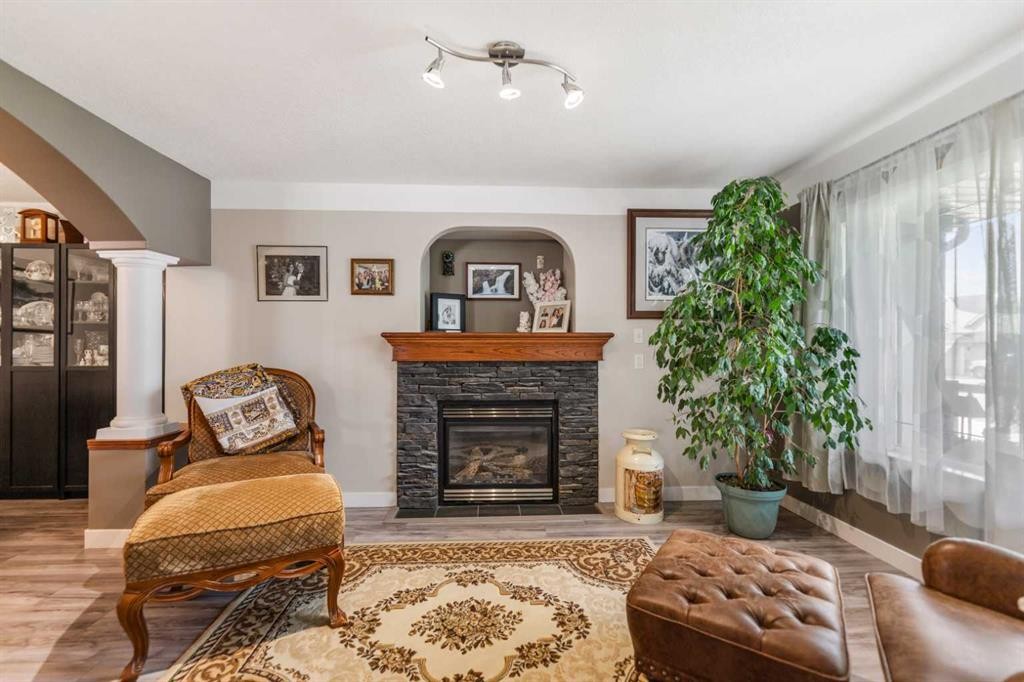 123 Hawkmere View, Chestermere, AB