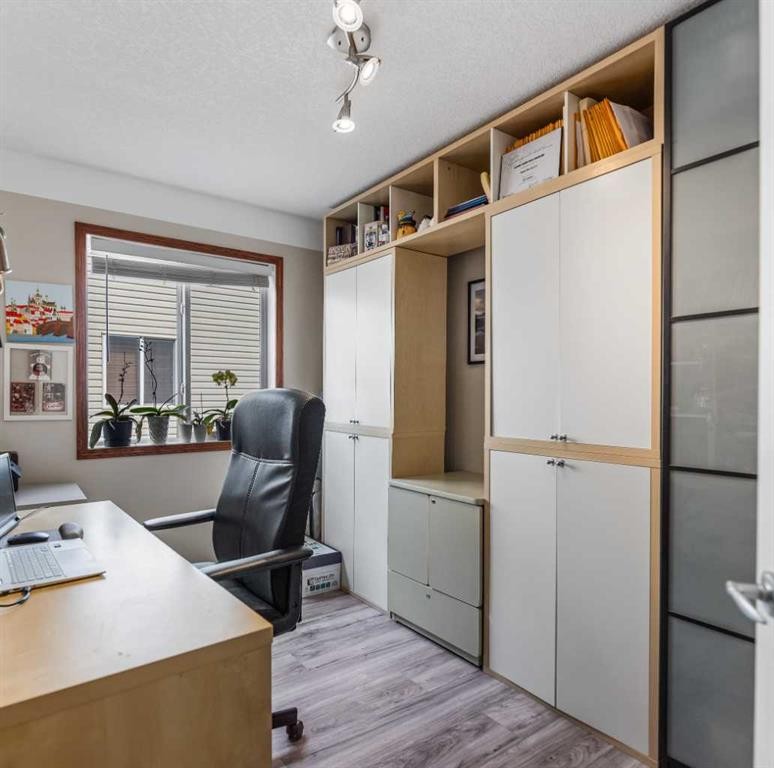 123 Hawkmere View, Chestermere, AB