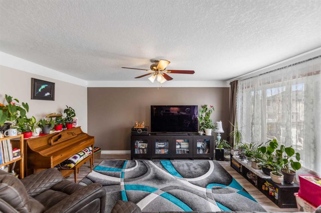 123 Hawkmere View, Chestermere, AB