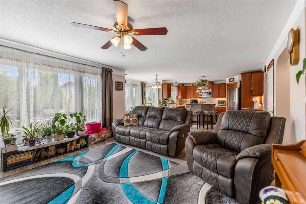 123 Hawkmere View, Chestermere, AB