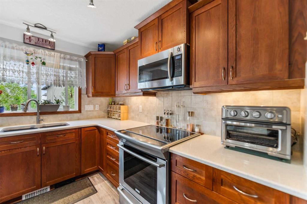 123 Hawkmere View, Chestermere, AB