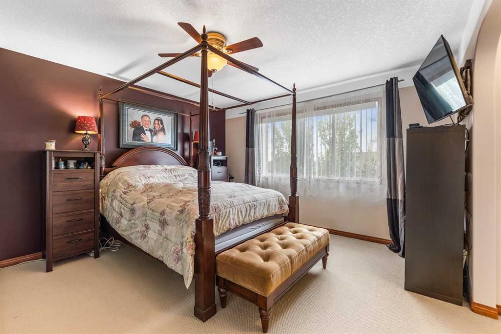 123 Hawkmere View, Chestermere, AB