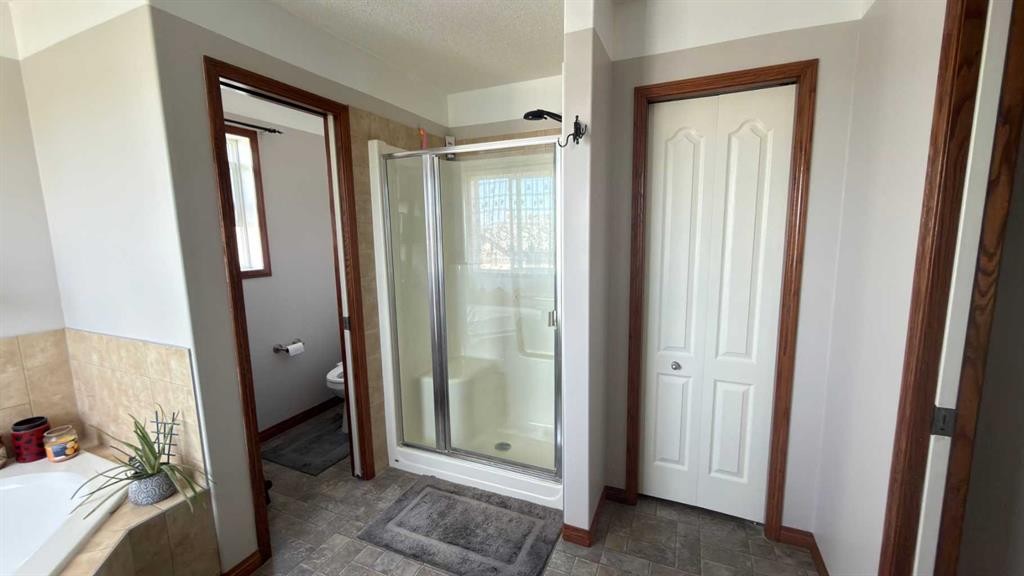 123 Hawkmere View, Chestermere, AB