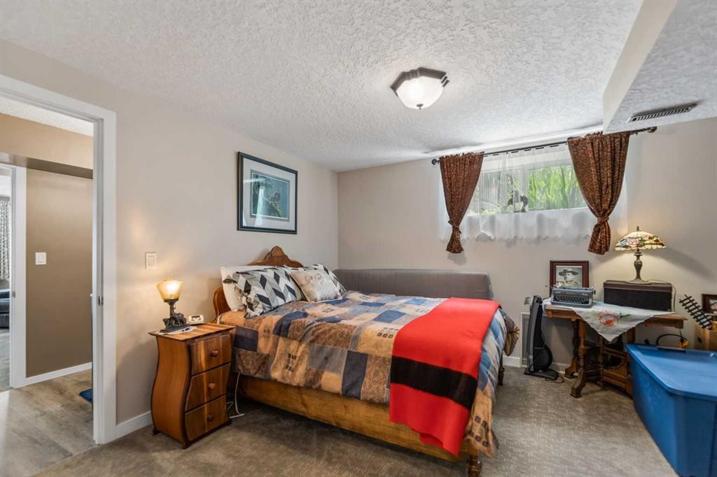 123 Hawkmere View, Chestermere, AB