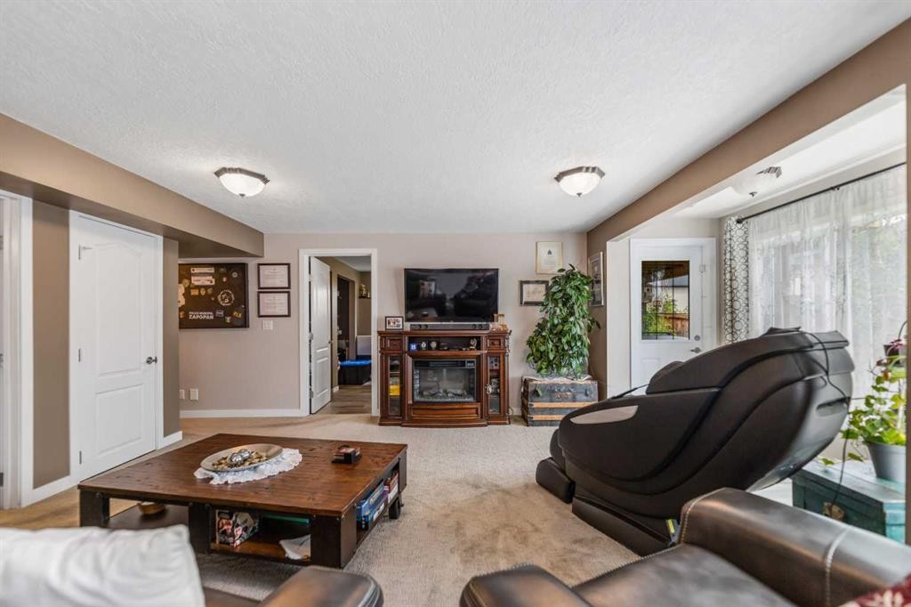 123 Hawkmere View, Chestermere, AB