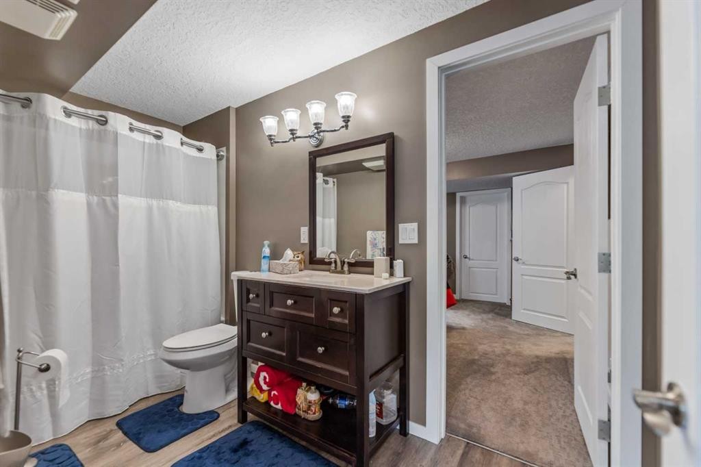 123 Hawkmere View, Chestermere, AB