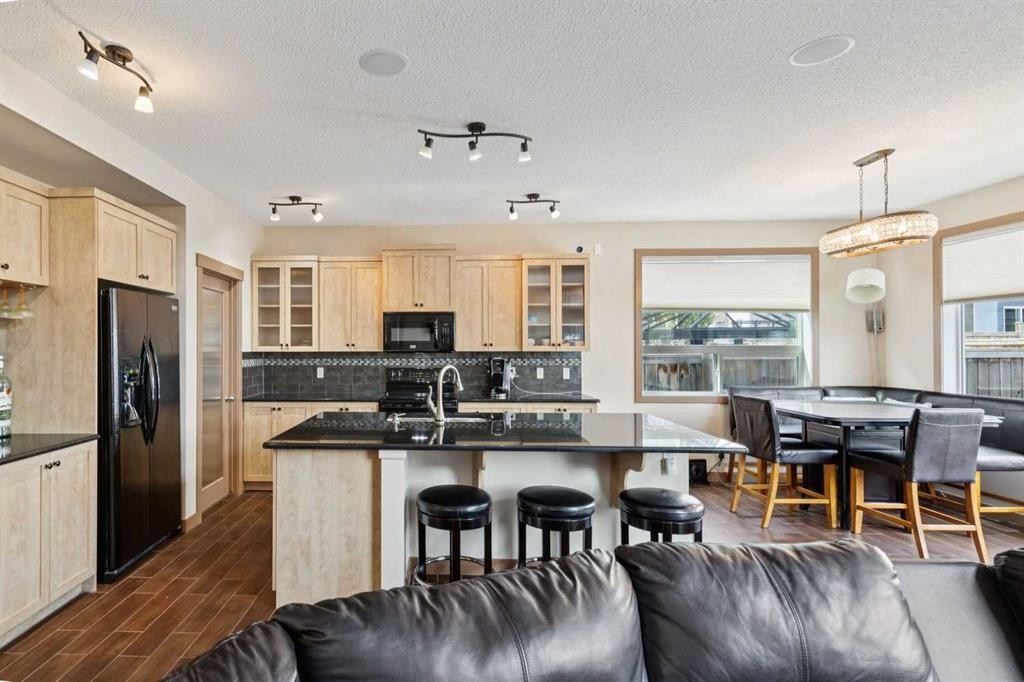 47 Silverado Skies Manor Sw, Calgary, AB - Indoor Photo Showing Kitchen