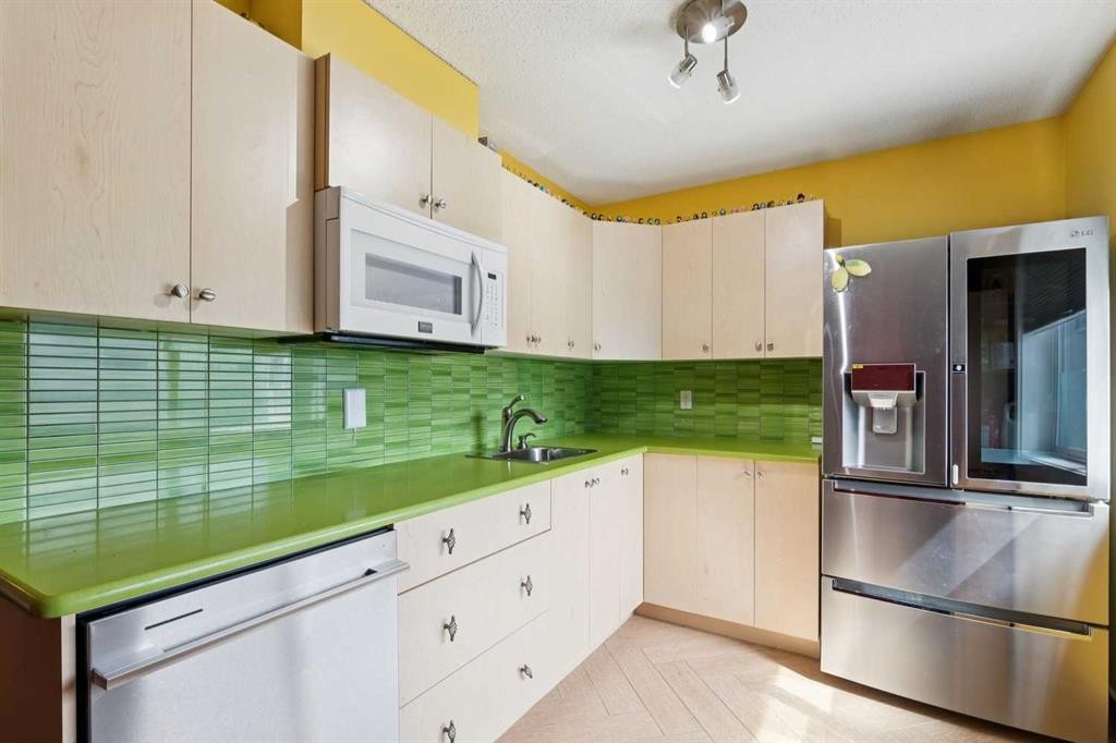 47 Silverado Skies Manor Sw, Calgary, AB - Indoor Photo Showing Kitchen