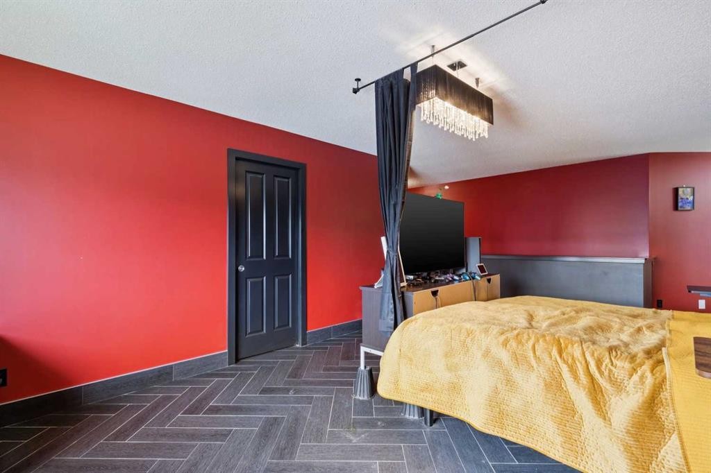 47 Silverado Skies Manor Sw, Calgary, AB - Indoor Photo Showing Bedroom