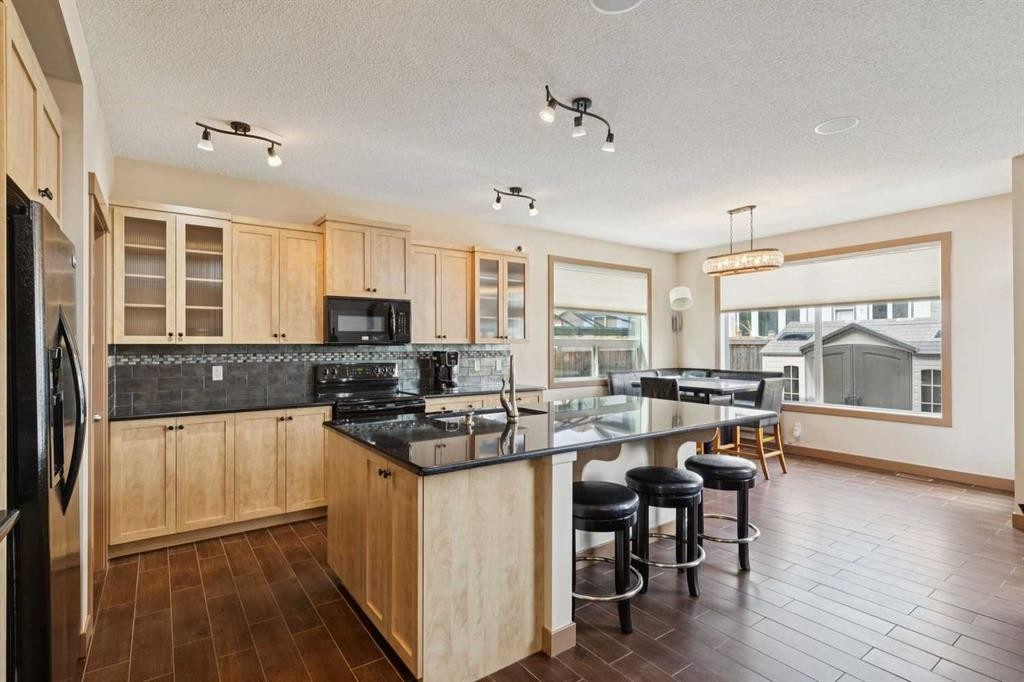 47 Silverado Skies Manor Sw, Calgary, AB - Indoor Photo Showing Kitchen