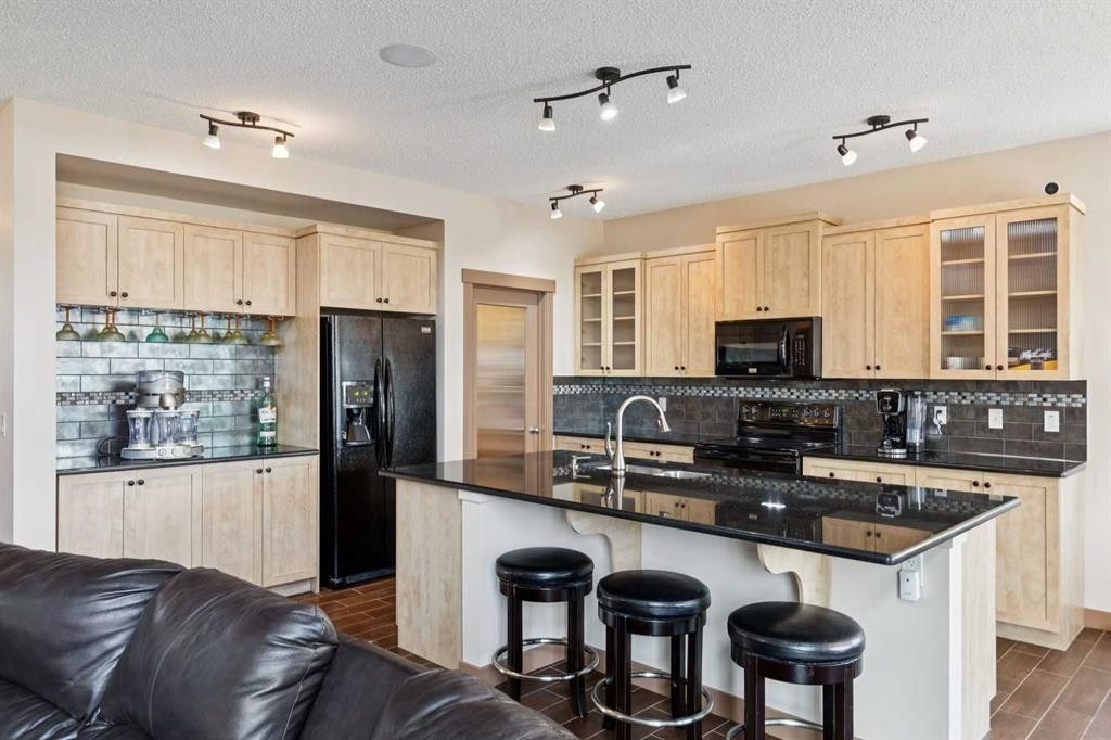 47 Silverado Skies Manor Sw, Calgary, AB - Indoor Photo Showing Kitchen