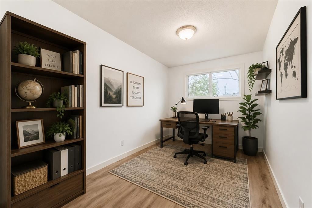 544 Penworth Way Se, Calgary, AB - Indoor Photo Showing Office