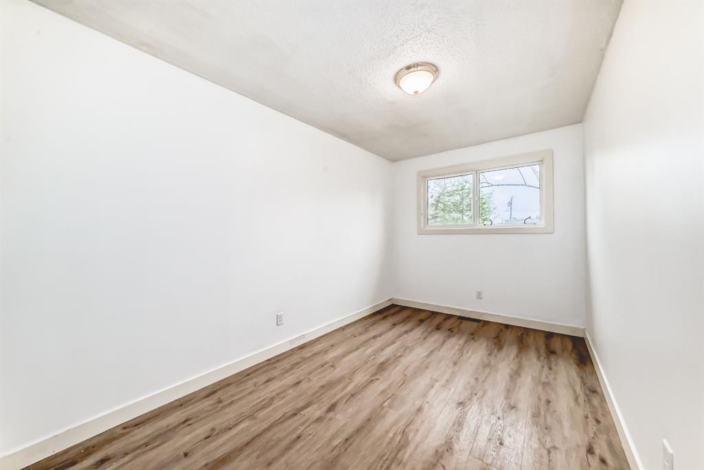544 Penworth Way Se, Calgary, AB - Indoor Photo Showing Other Room