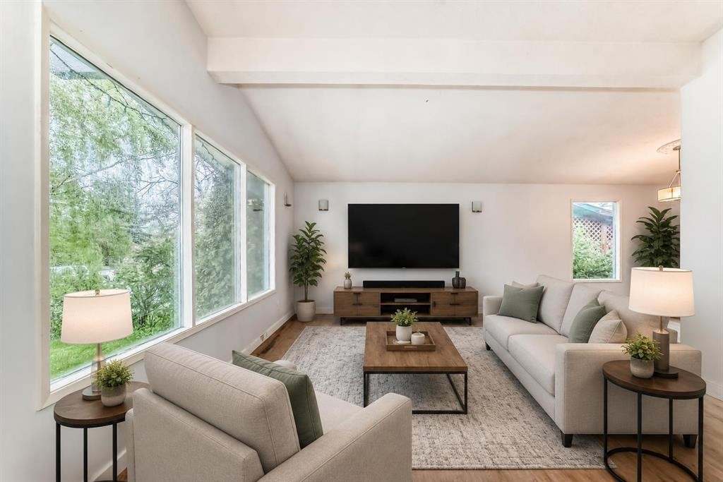 544 Penworth Way Se, Calgary, AB - Indoor Photo Showing Living Room