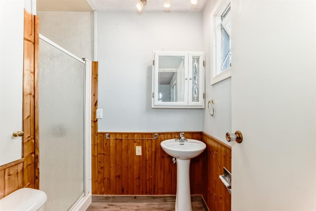 544 Penworth Way Se, Calgary, AB - Indoor Photo Showing Bathroom