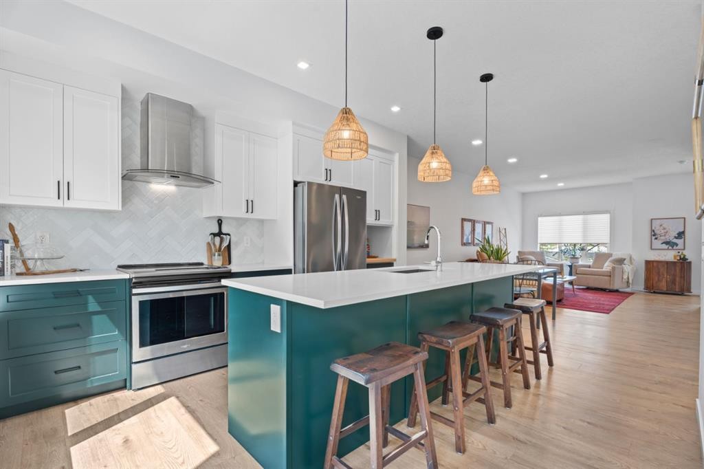 408 Greenbriar Common Nw, Calgary, AB - Indoor Photo Showing Kitchen With Upgraded Kitchen