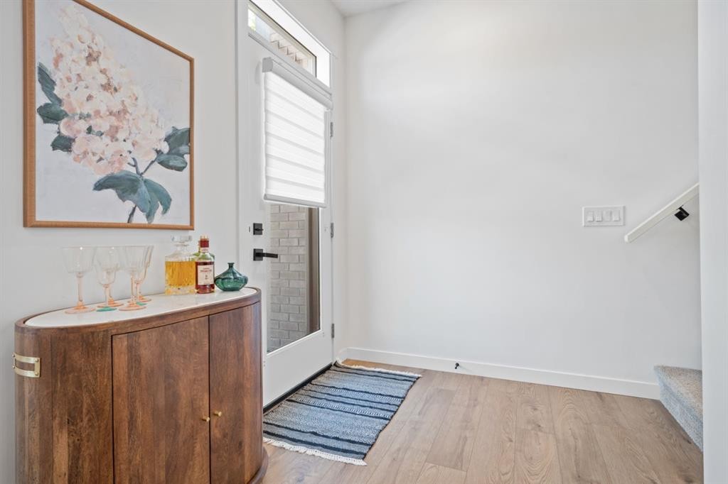 408 Greenbriar Common Nw, Calgary, AB - Indoor Photo Showing Other Room