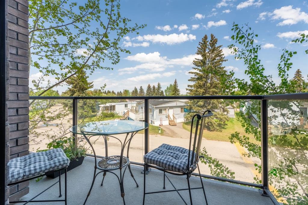 408 Greenbriar Common Nw, Calgary, AB - Outdoor With Balcony