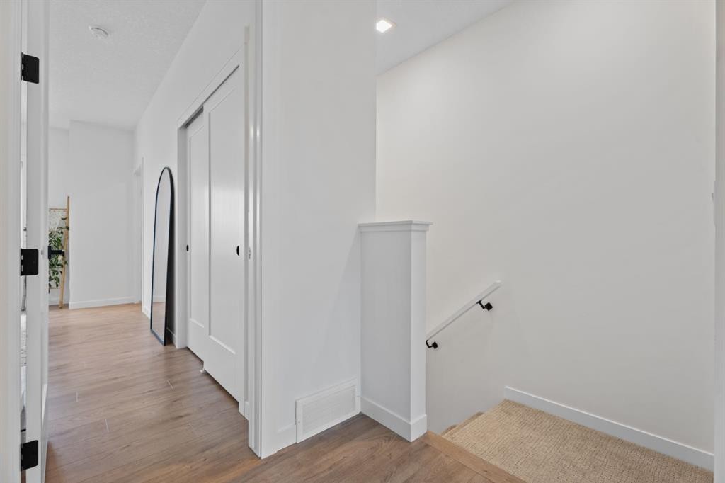 408 Greenbriar Common Nw, Calgary, AB - Indoor Photo Showing Other Room