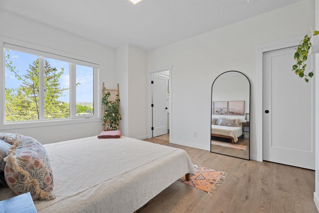 408 Greenbriar Common Nw, Calgary, AB - Indoor Photo Showing Bedroom