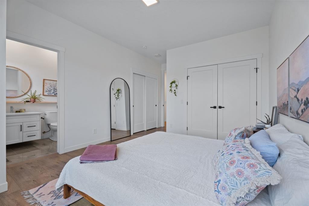 408 Greenbriar Common Nw, Calgary, AB - Indoor Photo Showing Bedroom