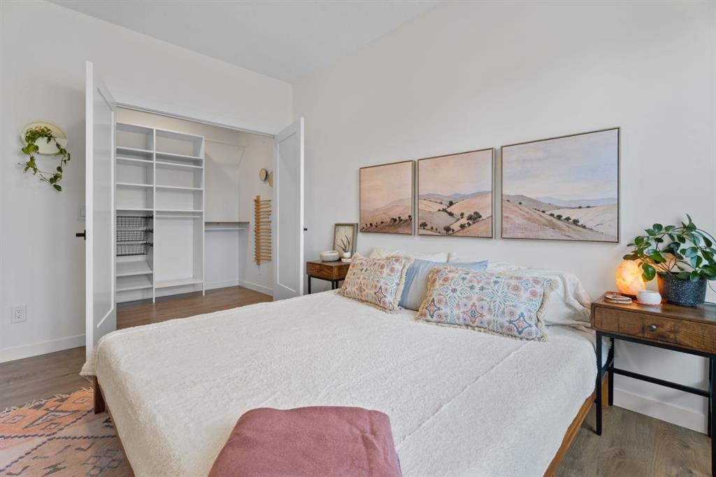 408 Greenbriar Common Nw, Calgary, AB - Indoor Photo Showing Bedroom