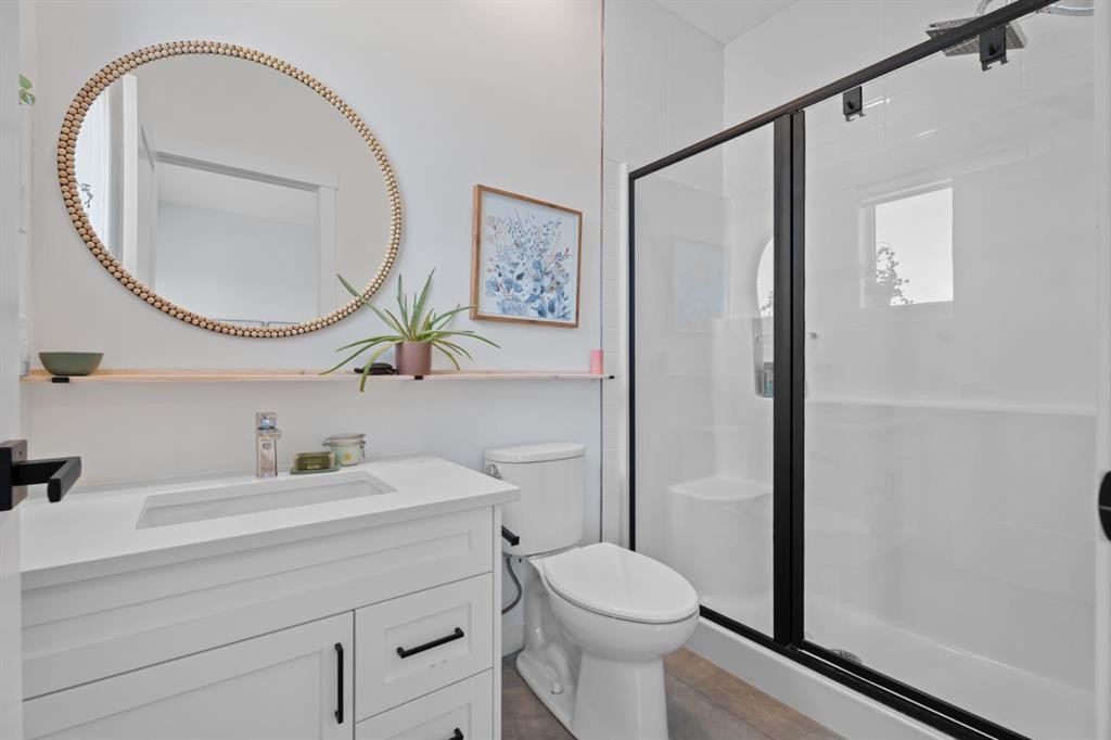 408 Greenbriar Common Nw, Calgary, AB - Indoor Photo Showing Bathroom