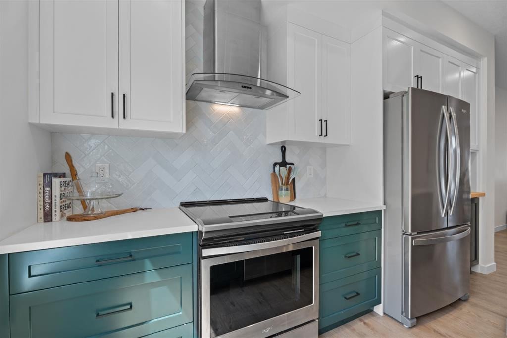 408 Greenbriar Common Nw, Calgary, AB - Indoor Photo Showing Kitchen With Upgraded Kitchen