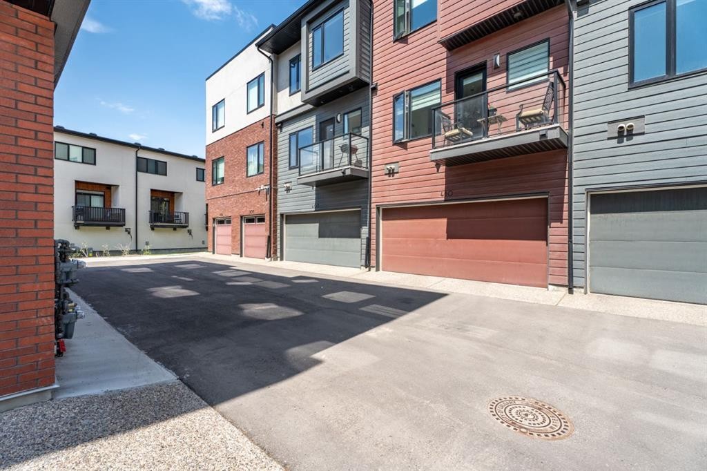 408 Greenbriar Common Nw, Calgary, AB - Outdoor With Exterior