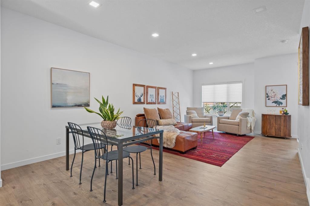 408 Greenbriar Common Nw, Calgary, AB - Indoor Photo Showing Living Room