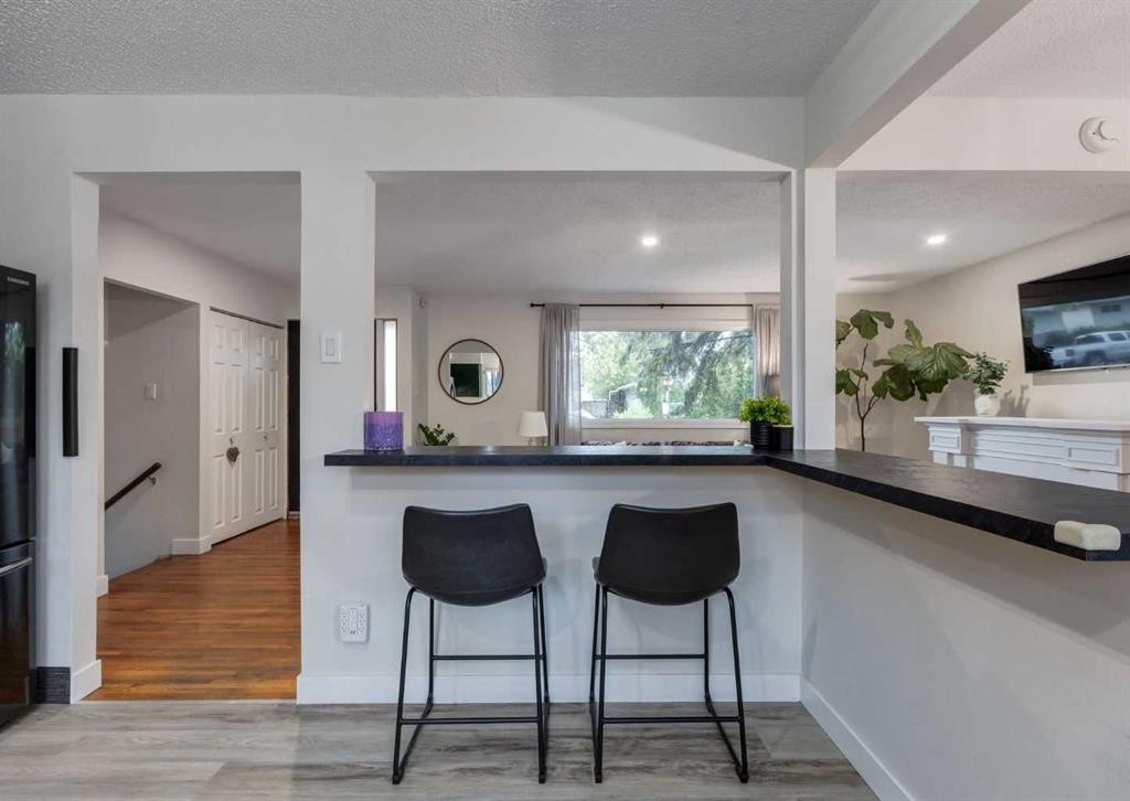 182 Fyffe Road Se, Calgary, AB - Indoor
