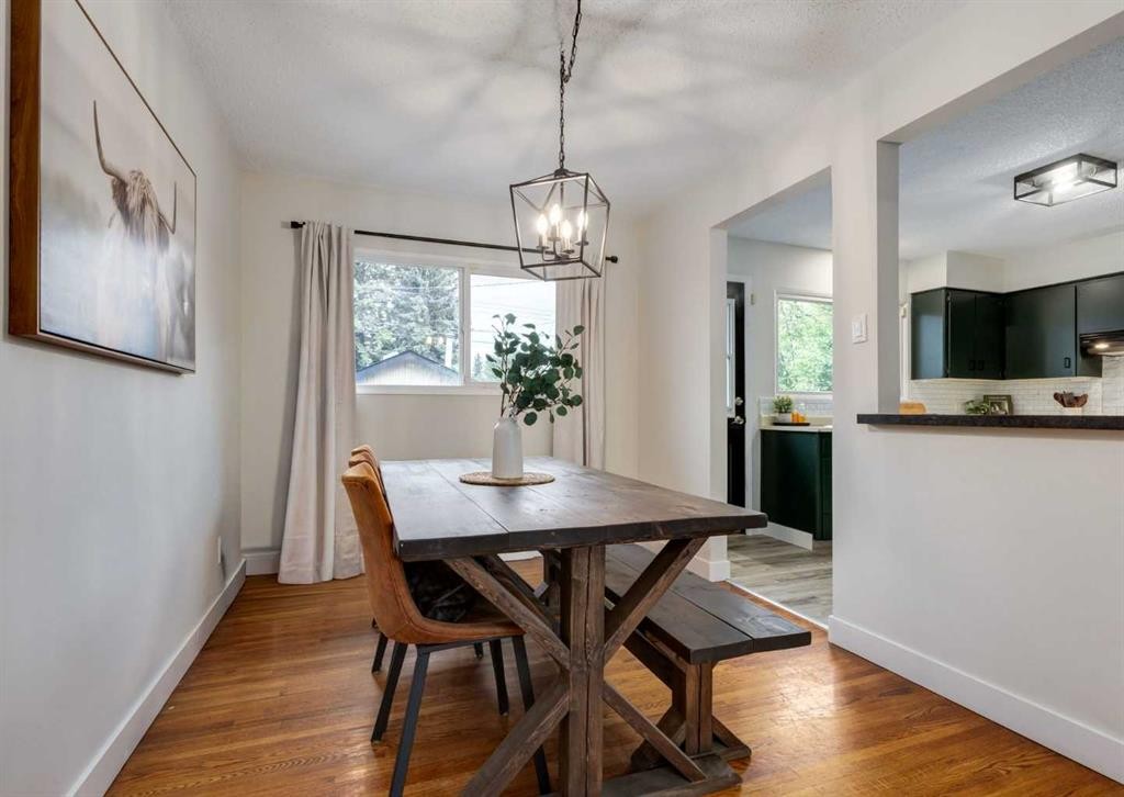 182 Fyffe Road Se, Calgary, AB - Indoor Photo Showing Dining Room