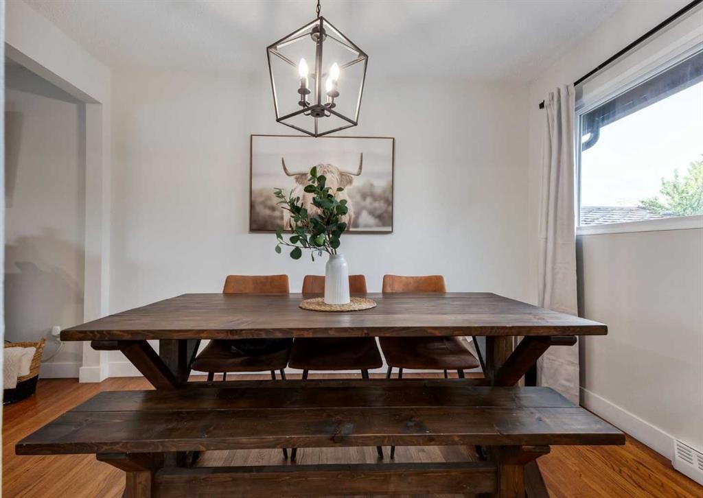 182 Fyffe Road Se, Calgary, AB - Indoor Photo Showing Dining Room