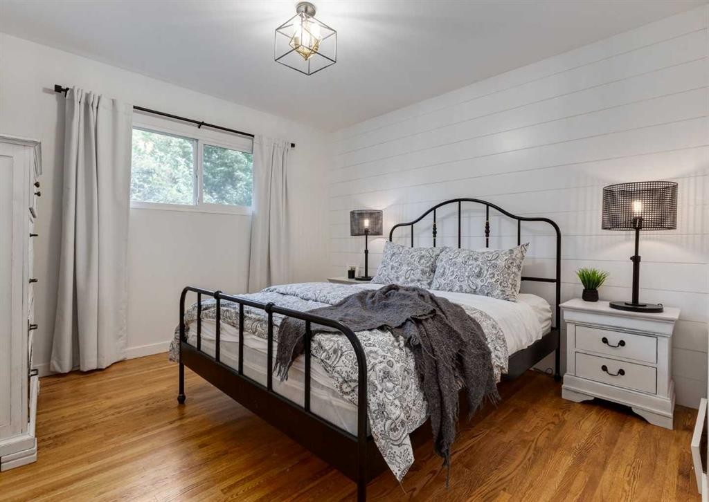 182 Fyffe Road Se, Calgary, AB - Indoor Photo Showing Bedroom