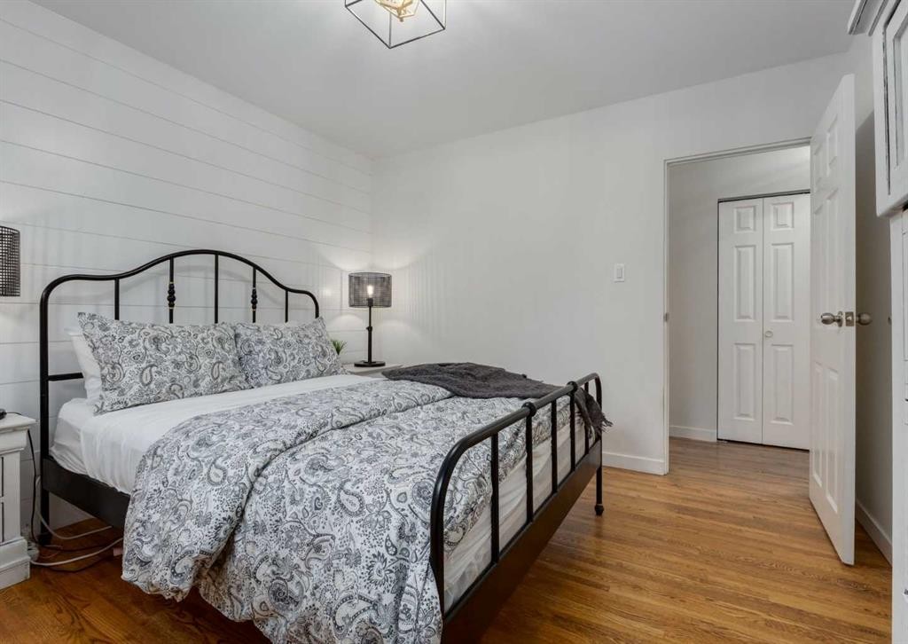 182 Fyffe Road Se, Calgary, AB - Indoor Photo Showing Bedroom