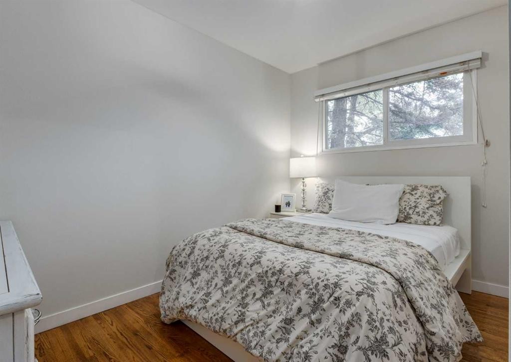 182 Fyffe Road Se, Calgary, AB - Indoor Photo Showing Bedroom