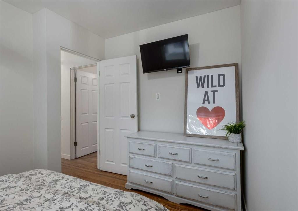 182 Fyffe Road Se, Calgary, AB - Indoor Photo Showing Bedroom