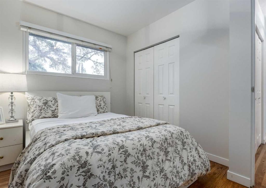 182 Fyffe Road Se, Calgary, AB - Indoor Photo Showing Bedroom